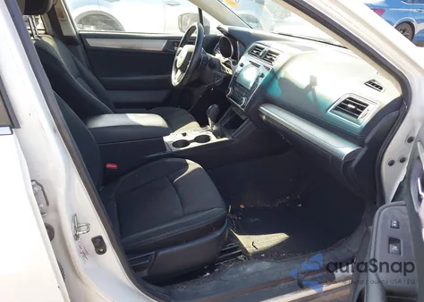 2018 Subaru Outback 2.5I Premium z USA, uszkodzony, nr VIN 4S4BSADC2J3263051